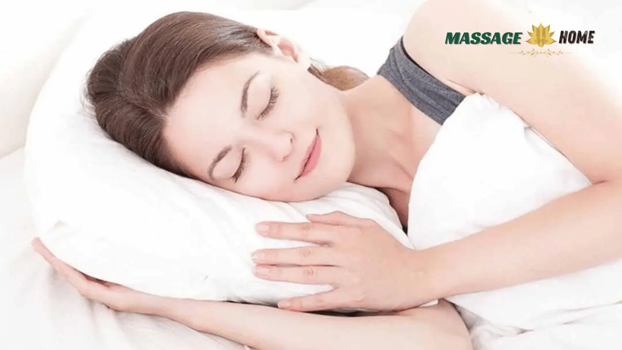 Cải thiện giấc ngủ là một công dụng massage body đá nóng